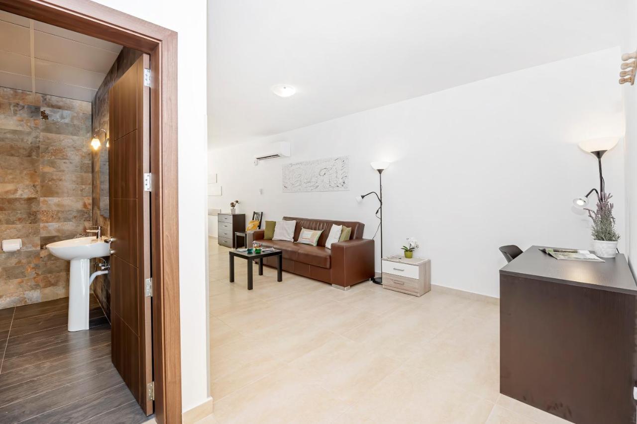 Summer Breeze Comfort Sunny Apartments Close To The Sandy Beaches - By Getawaysmalta Mellieħa Εξωτερικό φωτογραφία